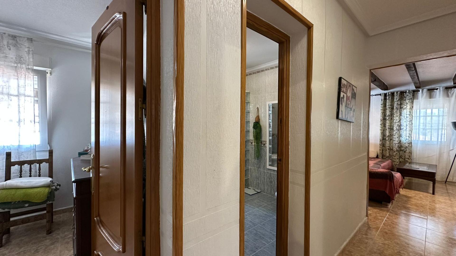 4-Bedroom Villa in La Siesta, Torrevieja - Image 41