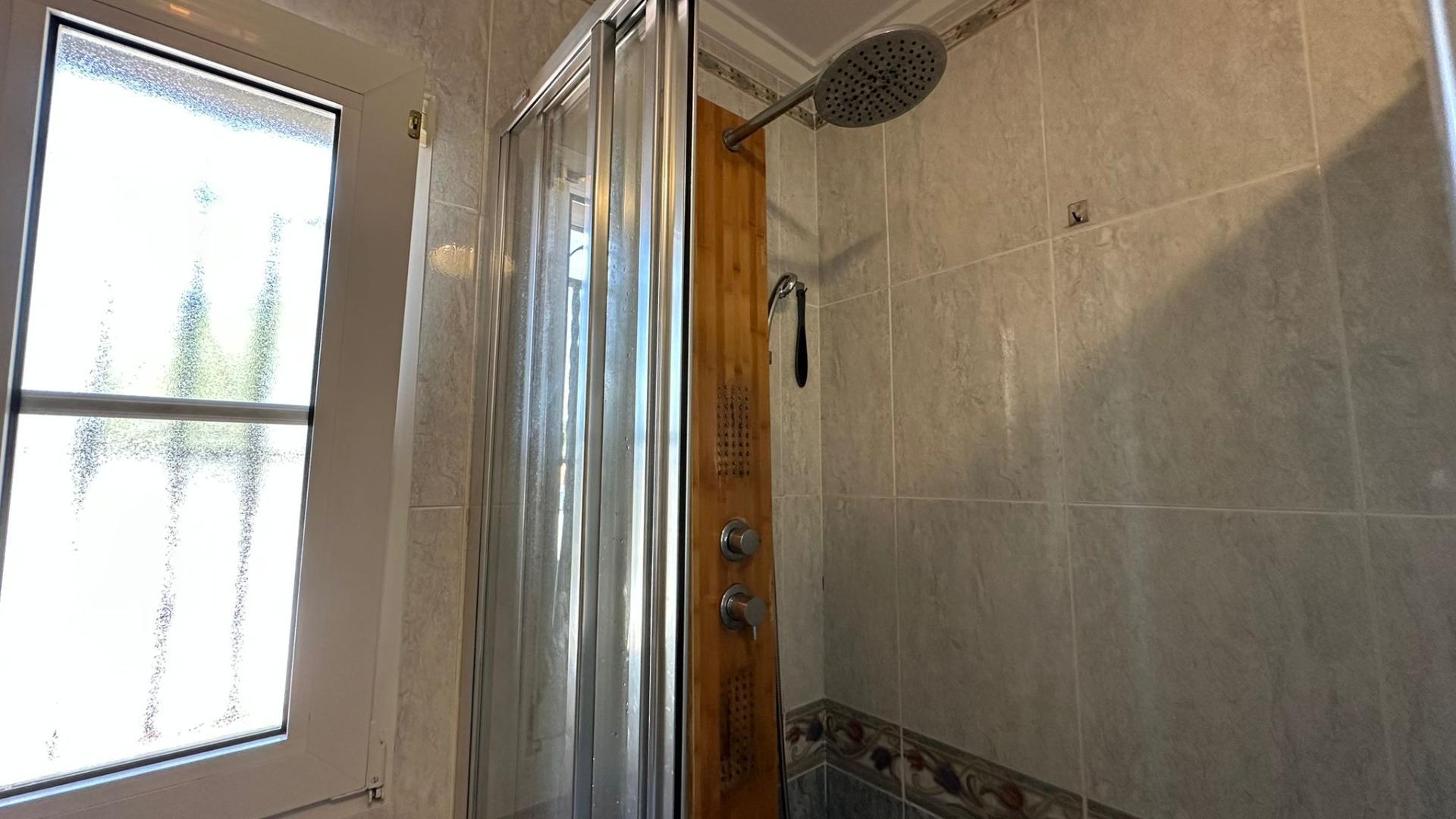 4-Bedroom Villa in La Siesta, Torrevieja - Image 45