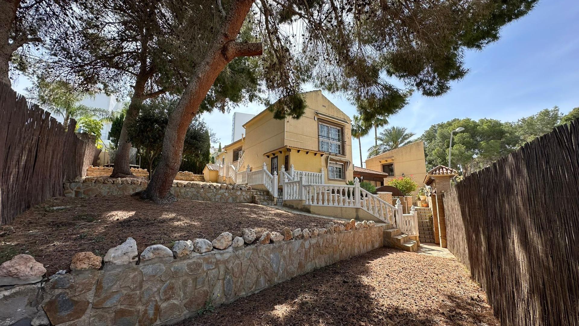 4-Bedroom Villa in La Siesta, Torrevieja - Image 6