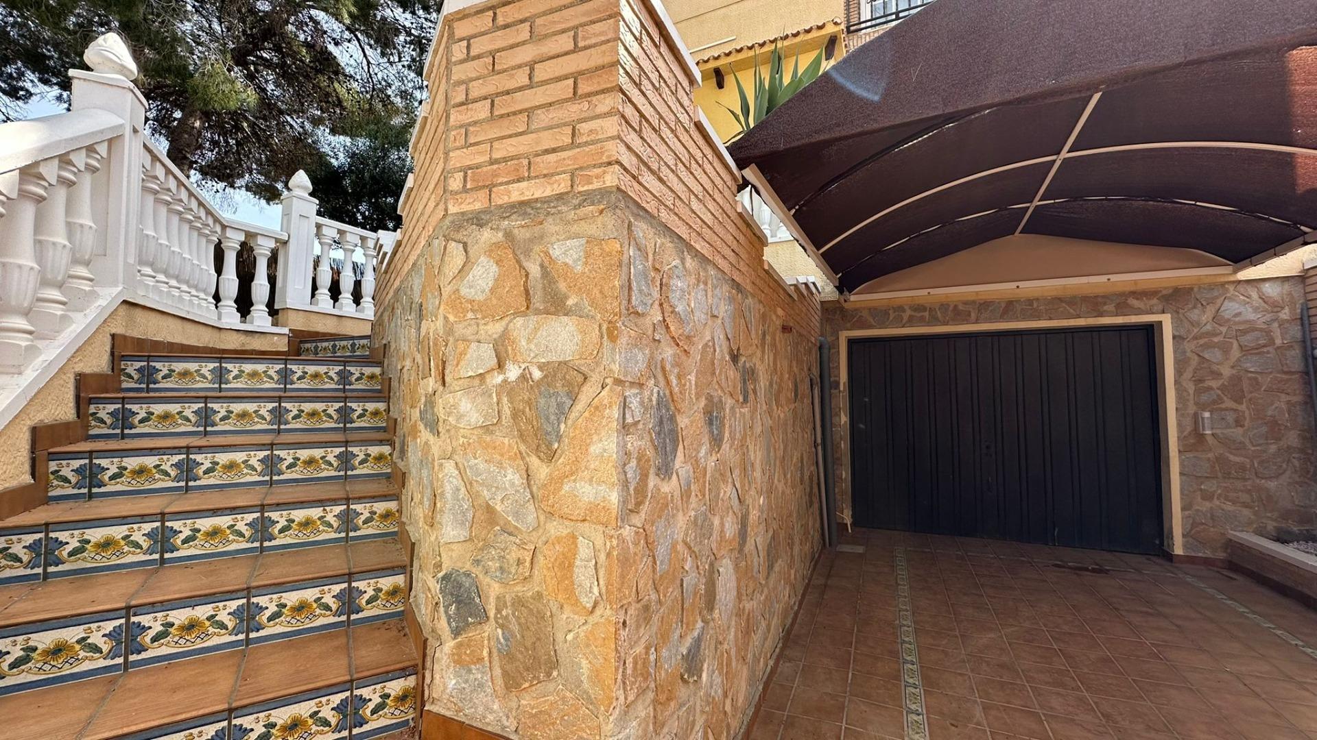 4-Bedroom Villa in La Siesta, Torrevieja - Image 8