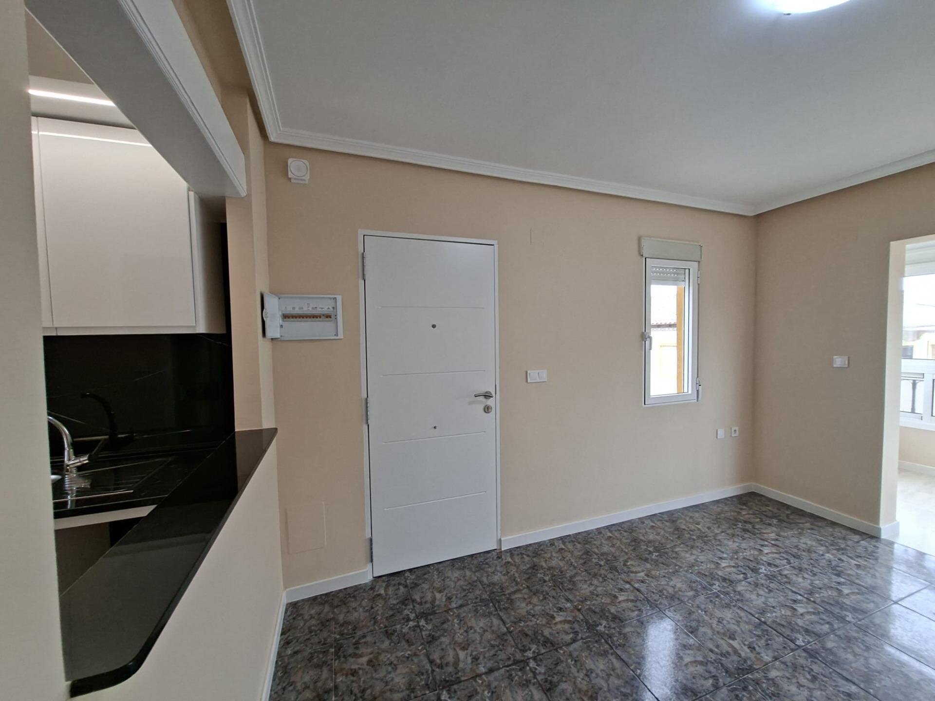 Bungalow met 2 Slaapkamers in Punta Prima, Orihuela Costa - Image 10