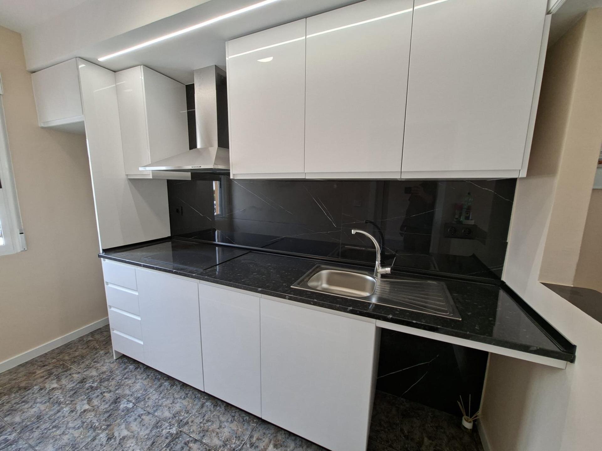 Bungalow met 2 Slaapkamers in Punta Prima, Orihuela Costa - Image 11