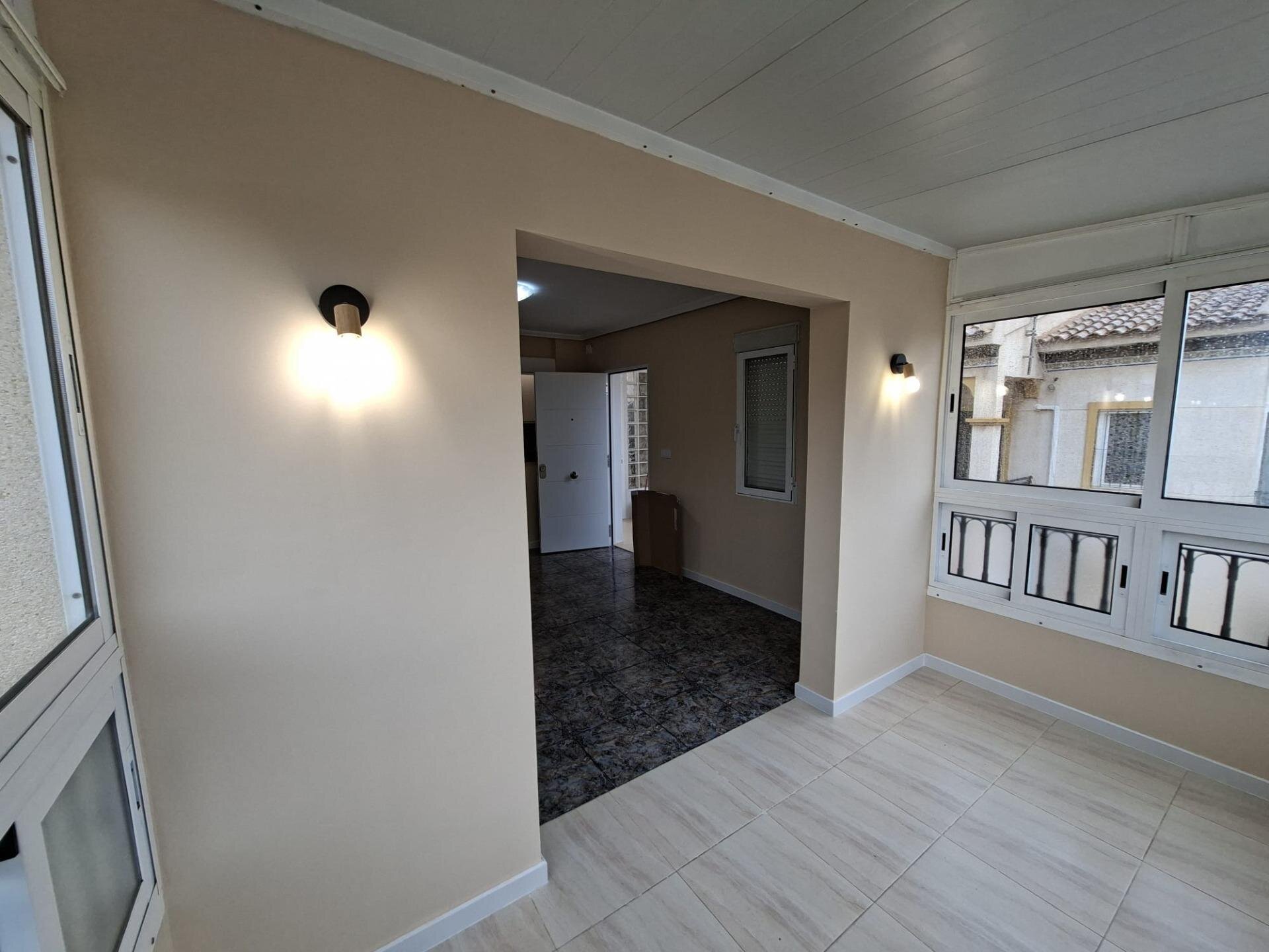 Bungalow met 2 Slaapkamers in Punta Prima, Orihuela Costa - Image 13