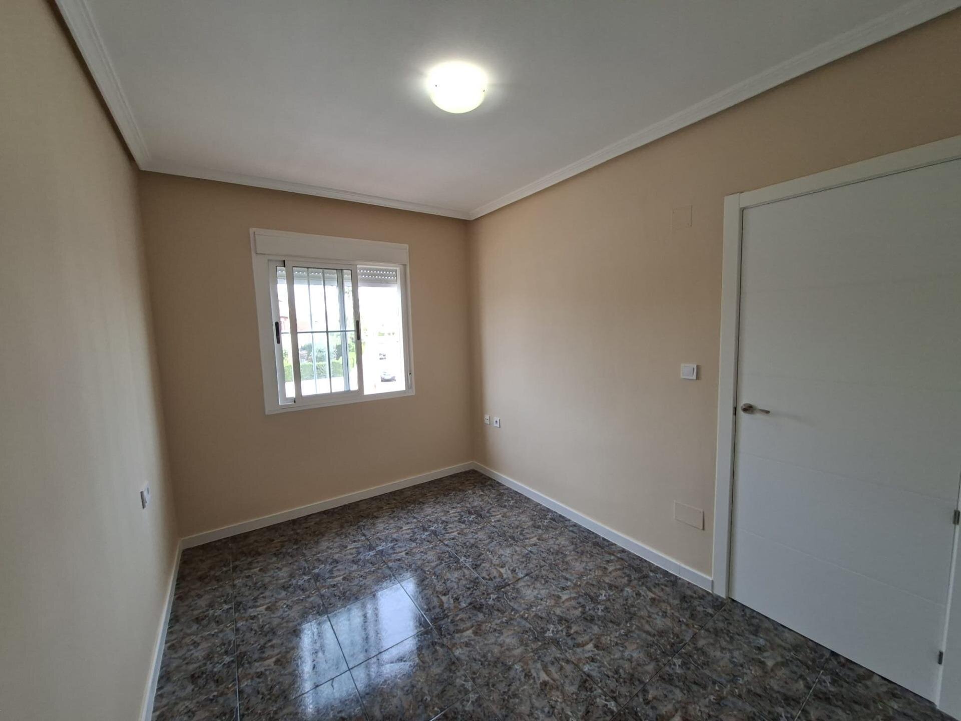 Bungalow met 2 Slaapkamers in Punta Prima, Orihuela Costa - Image 14