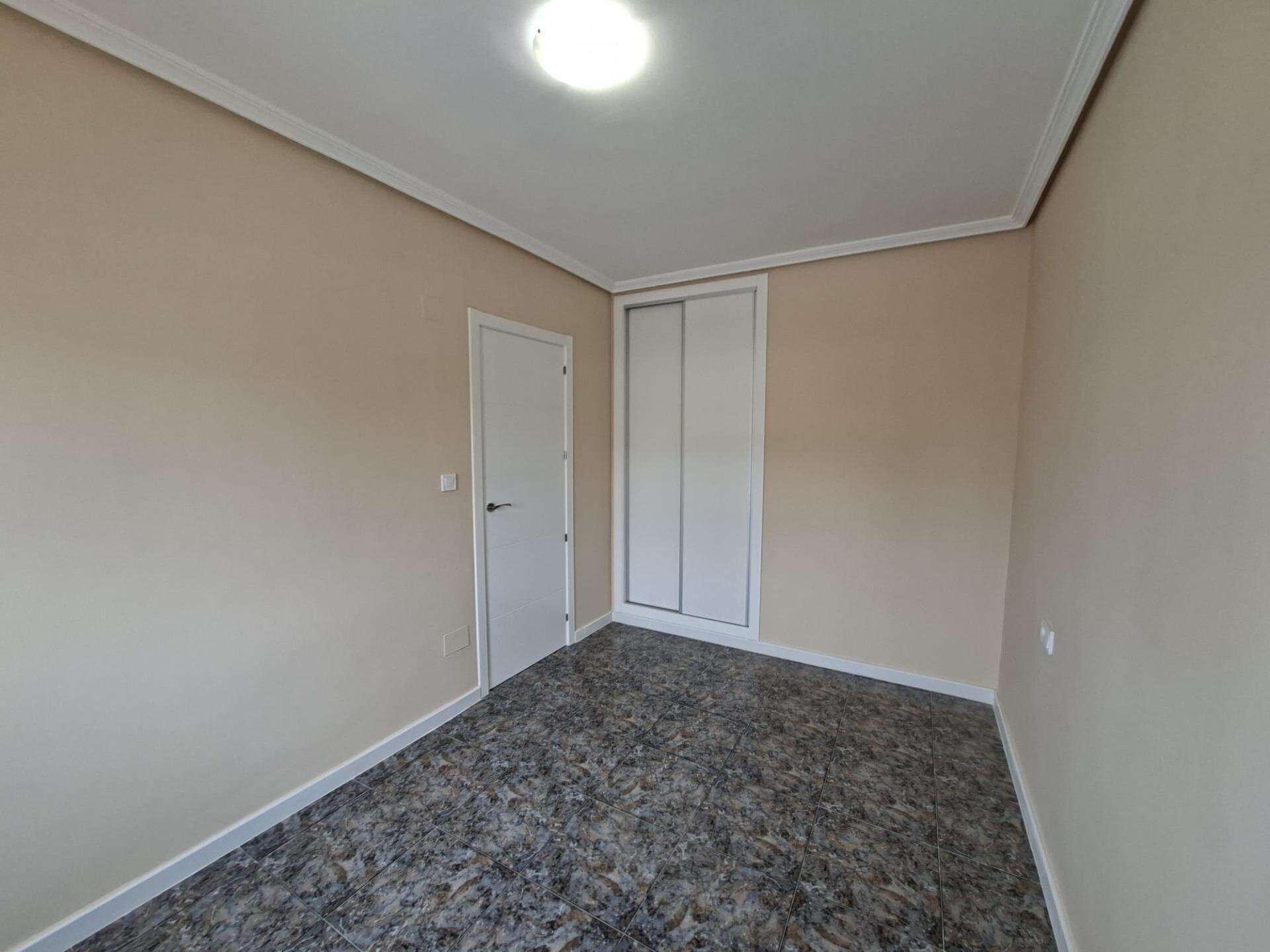 Bungalow met 2 Slaapkamers in Punta Prima, Orihuela Costa - Image 16