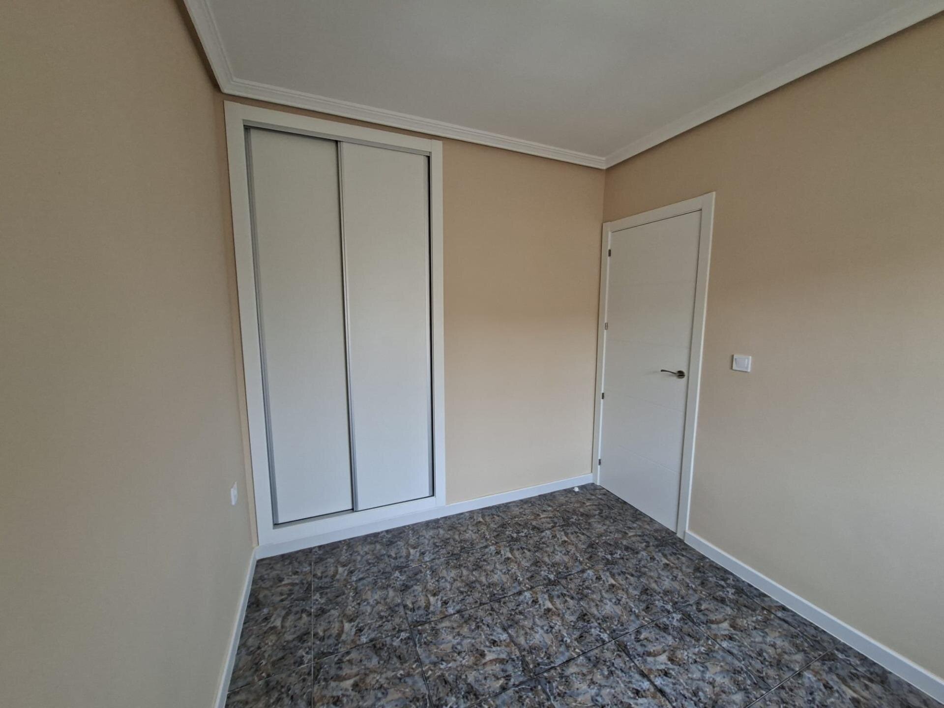Bungalow met 2 Slaapkamers in Punta Prima, Orihuela Costa - Image 18