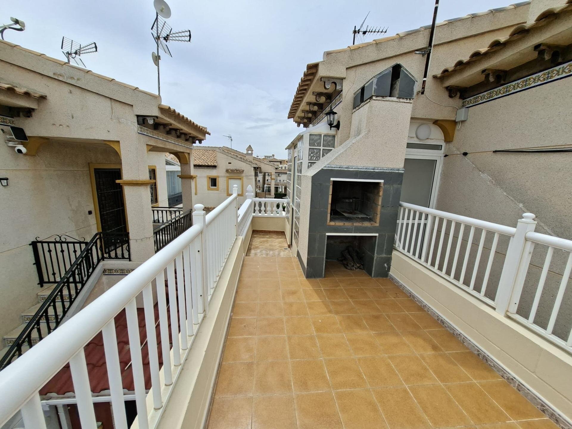 Bungalow met 2 Slaapkamers in Punta Prima, Orihuela Costa - Image 20