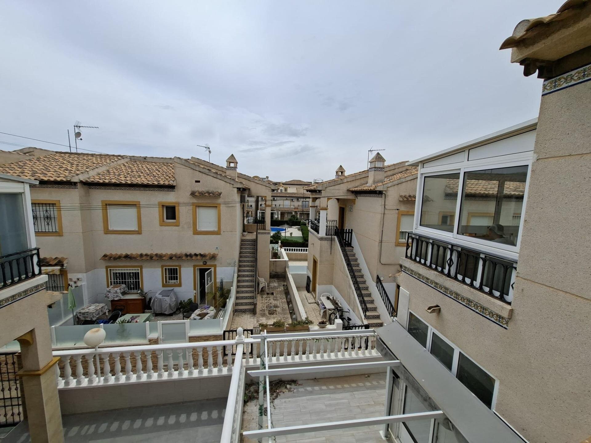 Bungalow met 2 Slaapkamers in Punta Prima, Orihuela Costa - Image 21