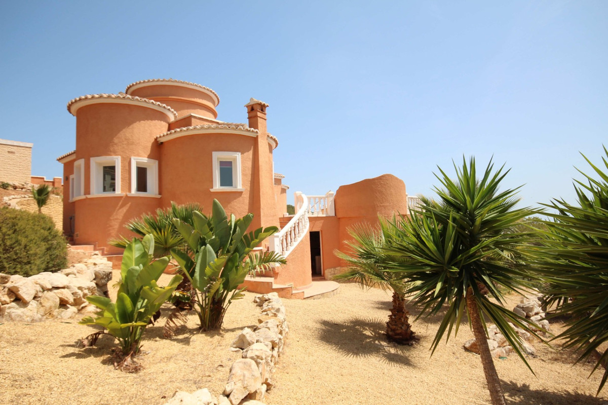 3-Bedroom Detached House in  Javea - Image 1