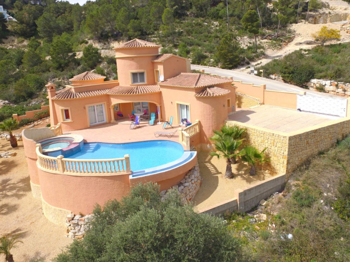 3-Bedroom Detached House in  Javea - Image 2
