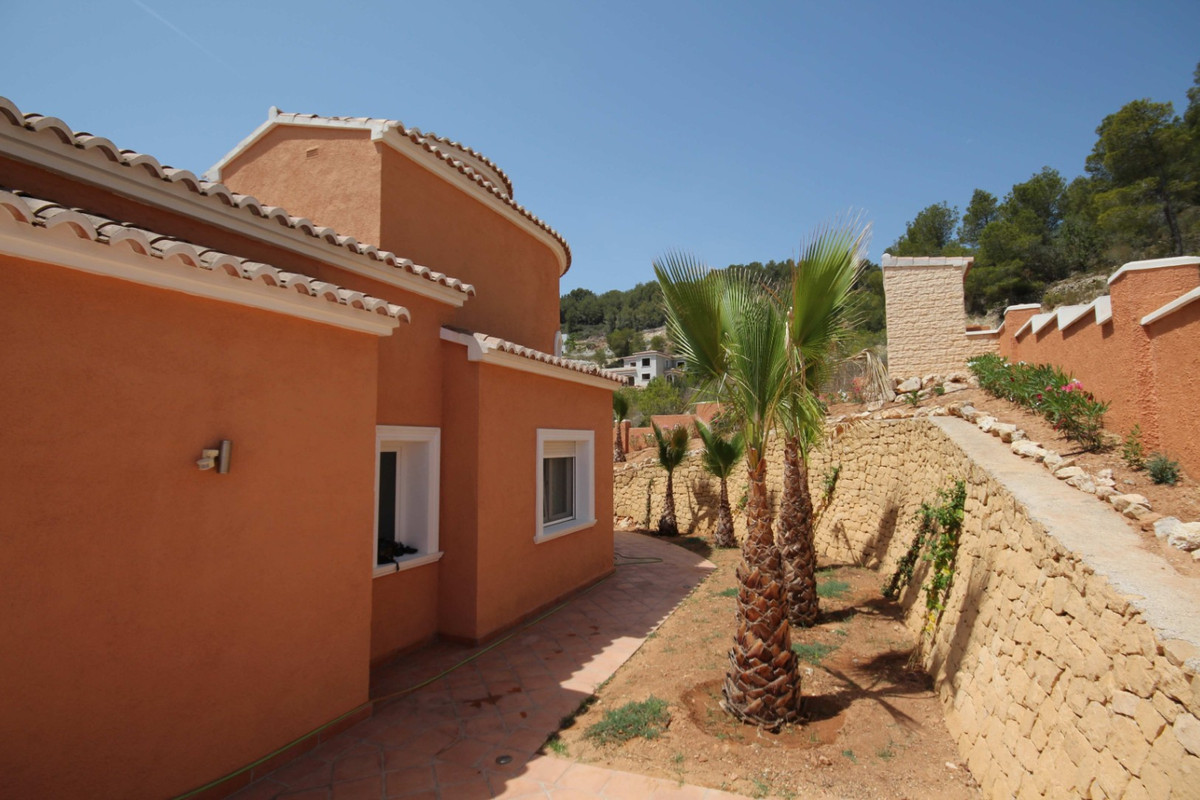 3-Bedroom Detached House in  Javea - Image 7