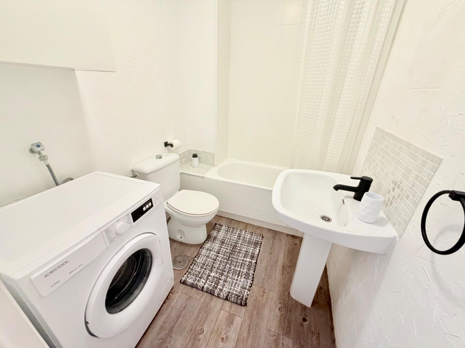 1-Bedroom Apartment in La Mata Pueblo, Torrevieja - Image 4