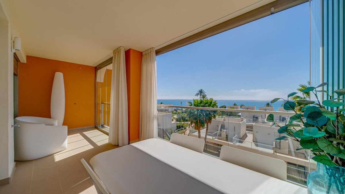 2-Bedroom Middle Floor Apartment in  Villajoyosa - Image 1