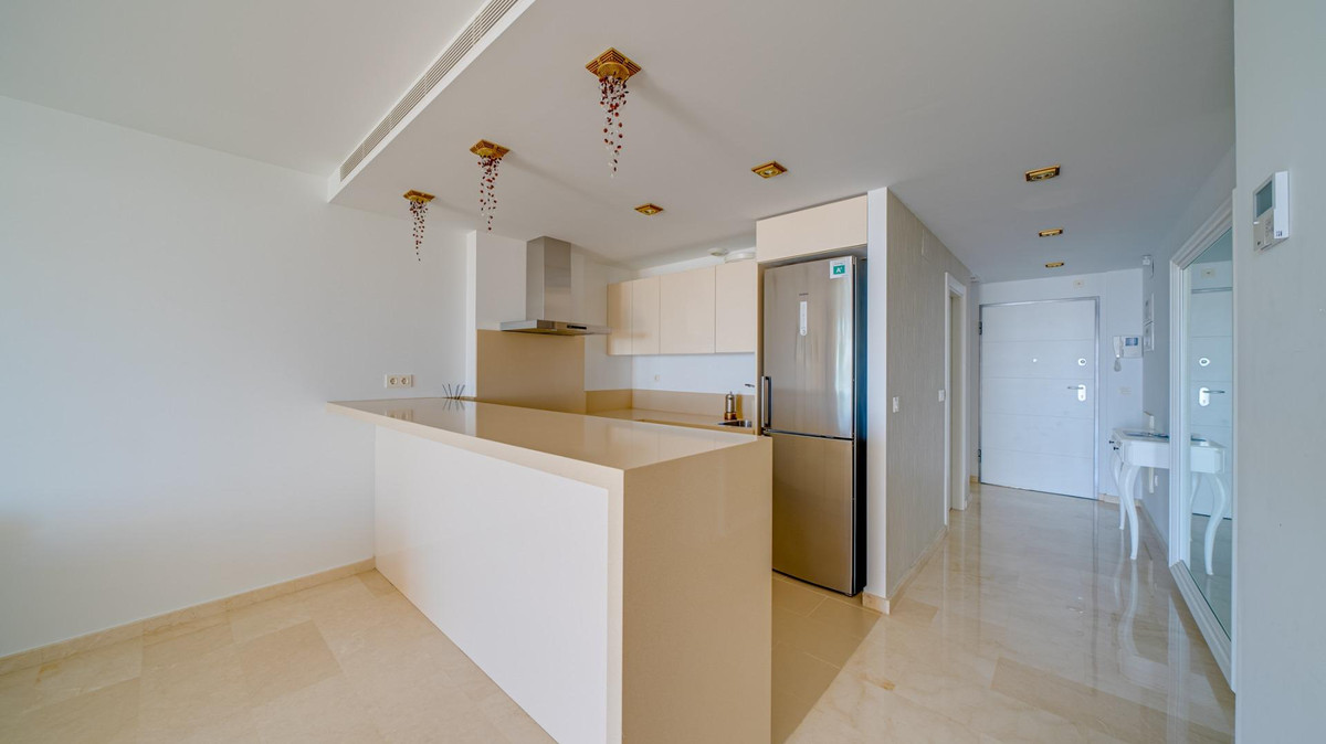 2-Bedroom Middle Floor Apartment in  Villajoyosa - Image 10