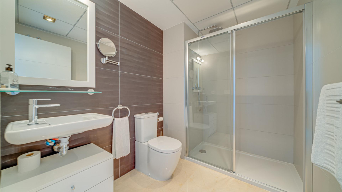 2-Bedroom Middle Floor Apartment in  Villajoyosa - Image 11