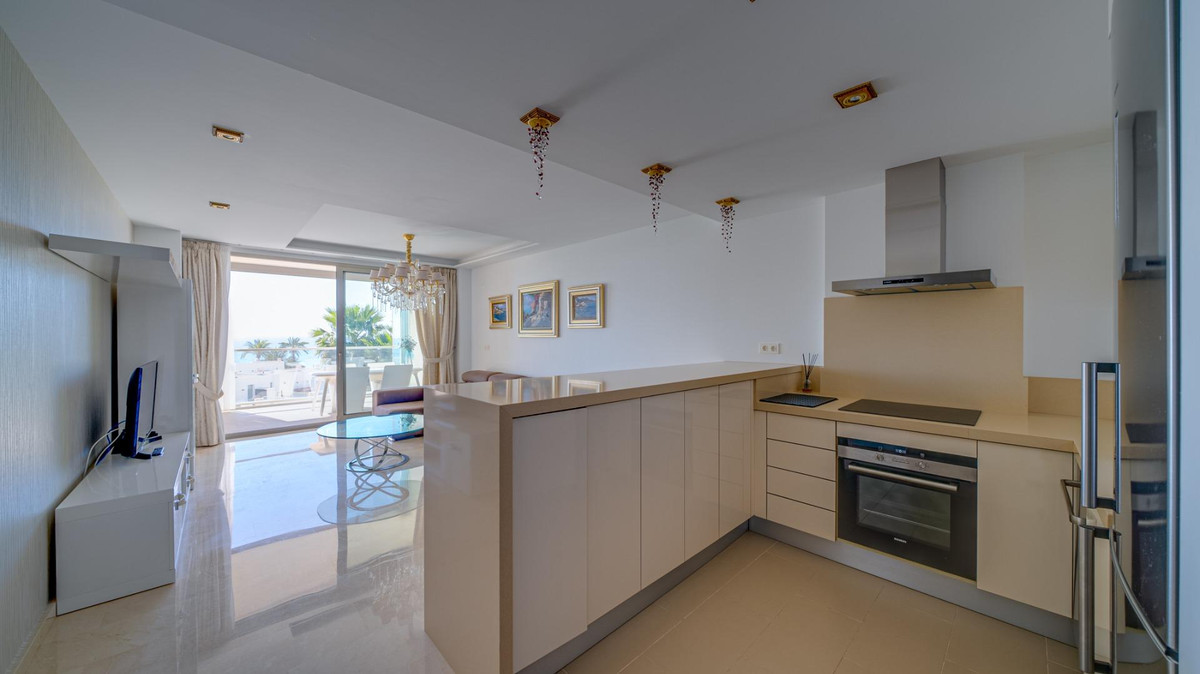 2-Bedroom Middle Floor Apartment in  Villajoyosa - Image 13