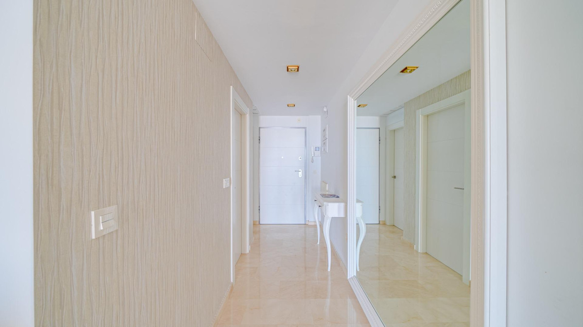 2-Bedroom Middle Floor Apartment in  Villajoyosa - Image 19