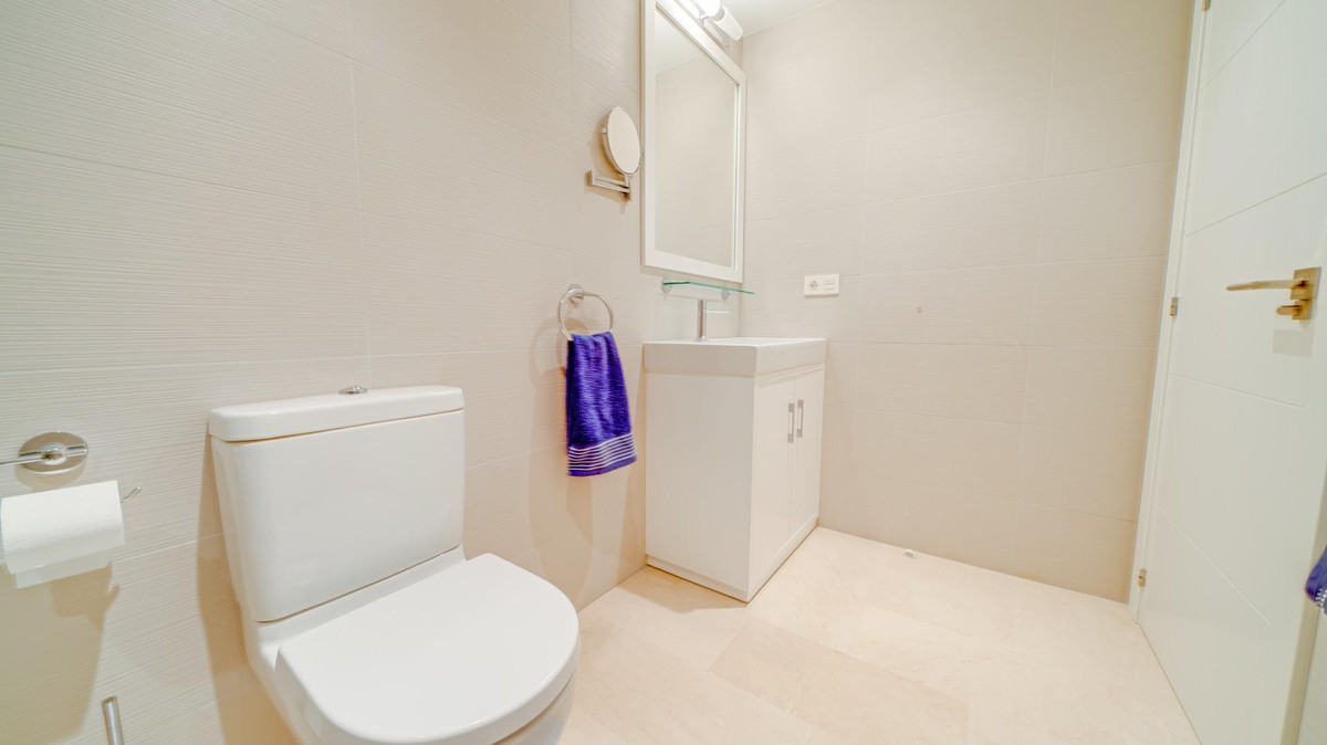 2-Bedroom Middle Floor Apartment in  Villajoyosa - Image 22