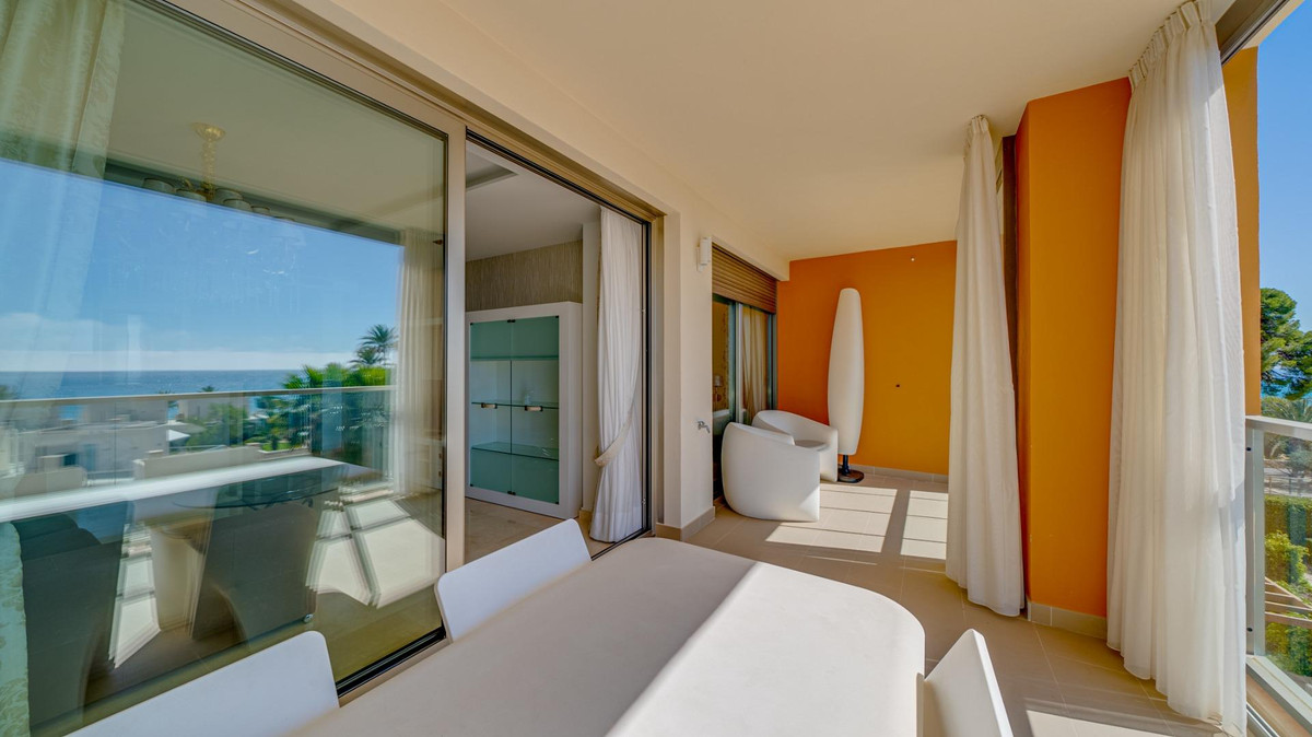 2-Bedroom Middle Floor Apartment in  Villajoyosa - Image 3
