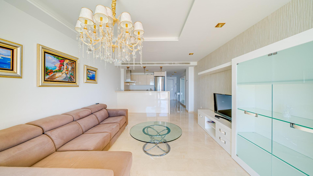 2-Bedroom Middle Floor Apartment in  Villajoyosa - Image 4