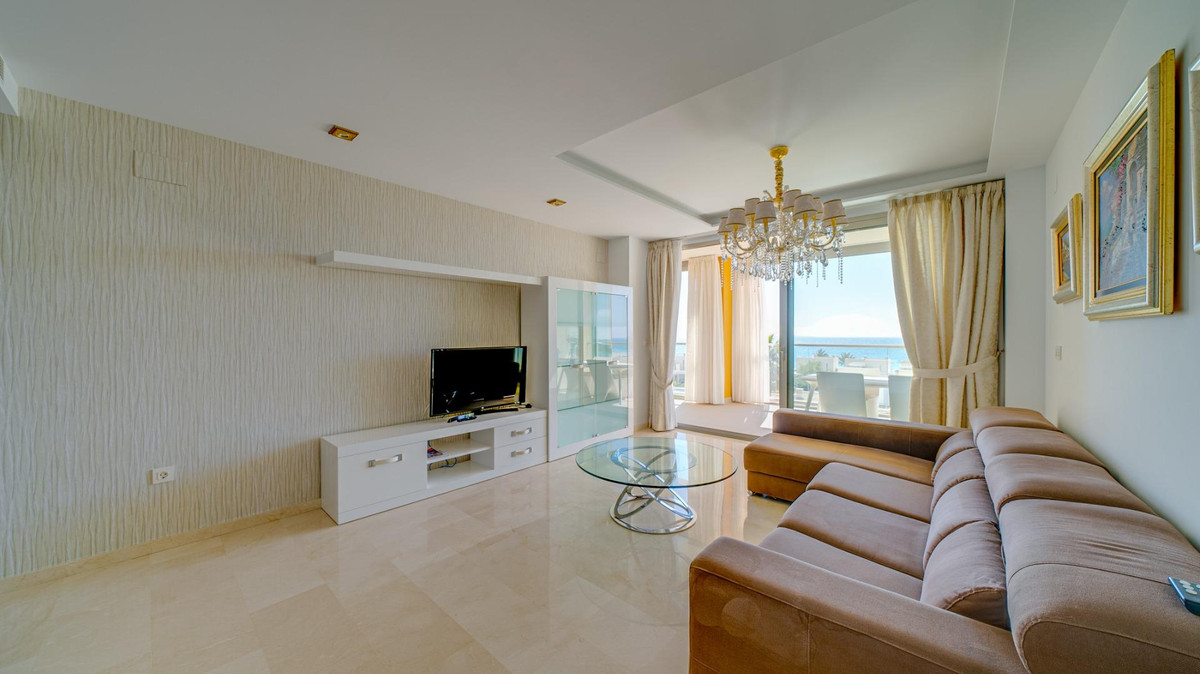 2-Bedroom Middle Floor Apartment in  Villajoyosa - Image 7