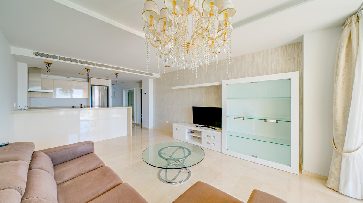 2-Bedroom Middle Floor Apartment in  Villajoyosa - Image 9