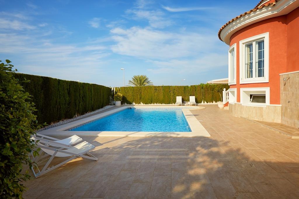 5-Bedroom Villa in Rojales - Image 34
