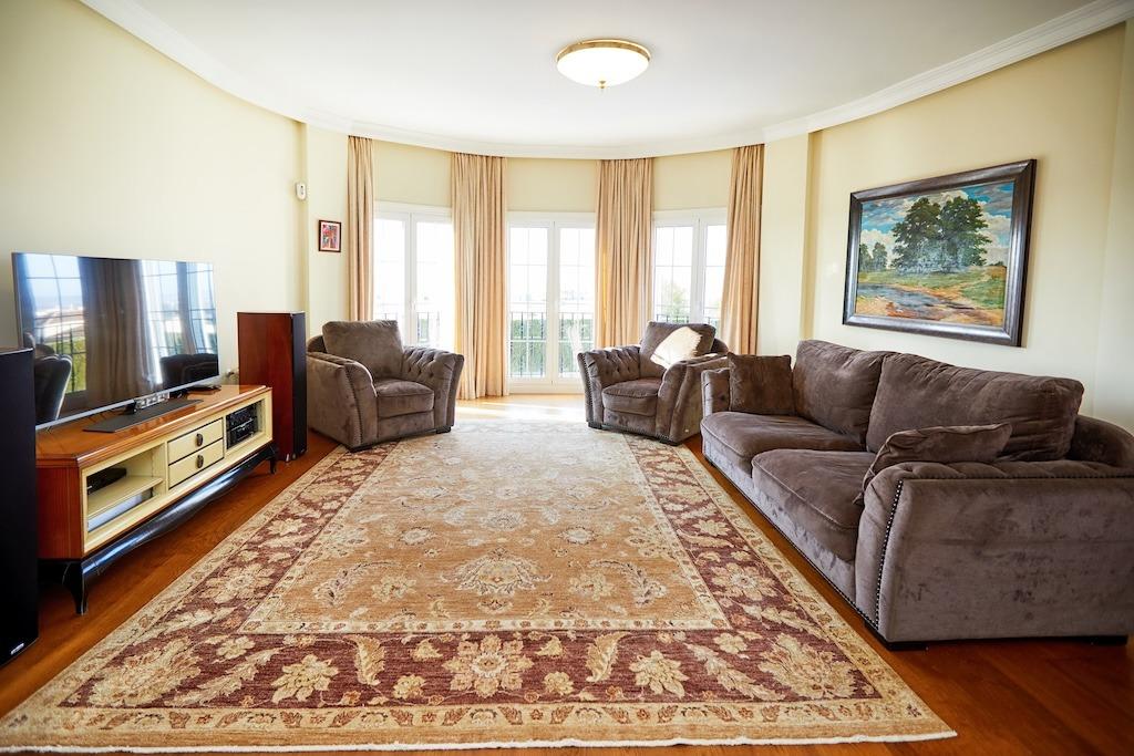 5-Bedroom Villa in Rojales - Image 6