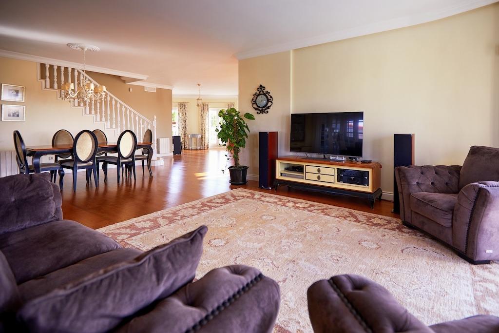 5-Bedroom Villa in Rojales - Image 8