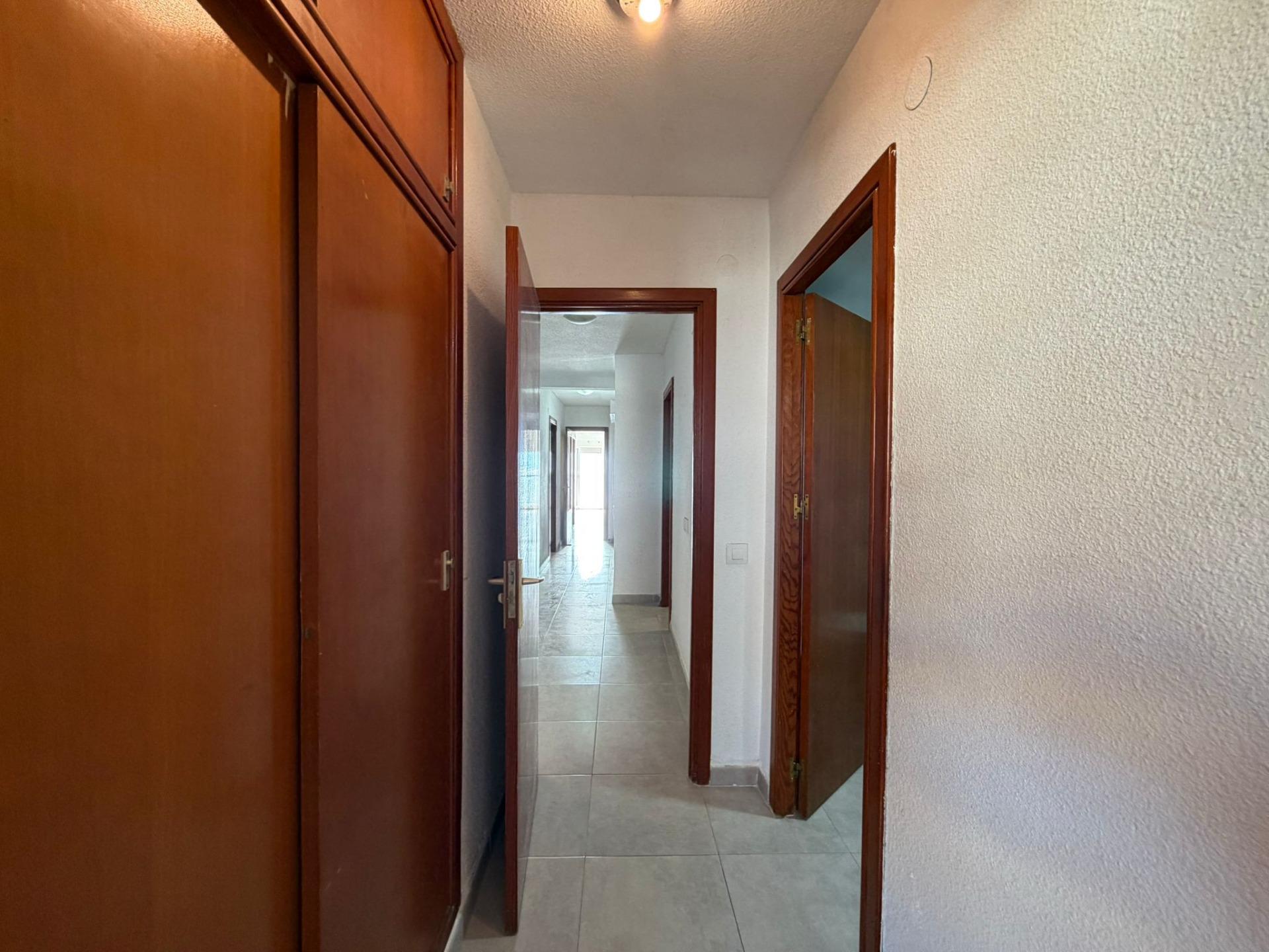 4-Bedroom Apartment in Centro, Torrevieja - Image 12