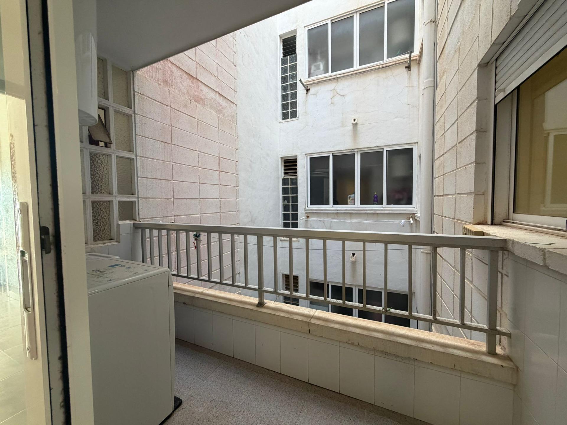 4-Bedroom Apartment in Centro, Torrevieja - Image 9