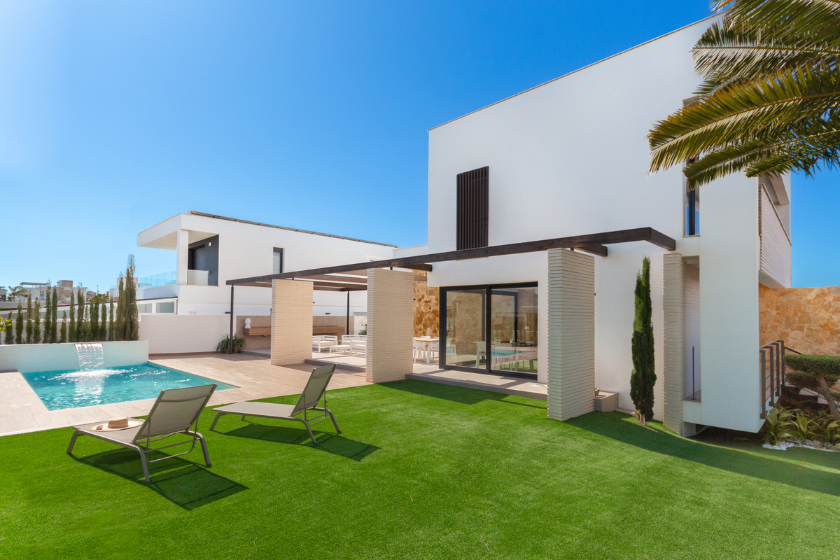 4-Bedroom Detached House in Dehesa de Campoamor, Orihuela Costa - Image 4