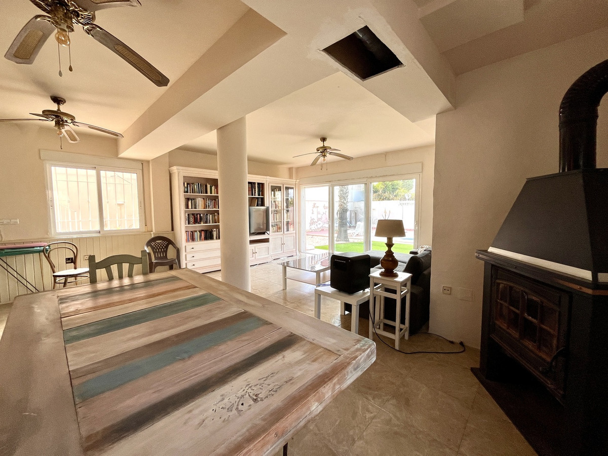 5-Bedroom Detached House in La Zenia, Orihuela Costa | Su... - Image 10