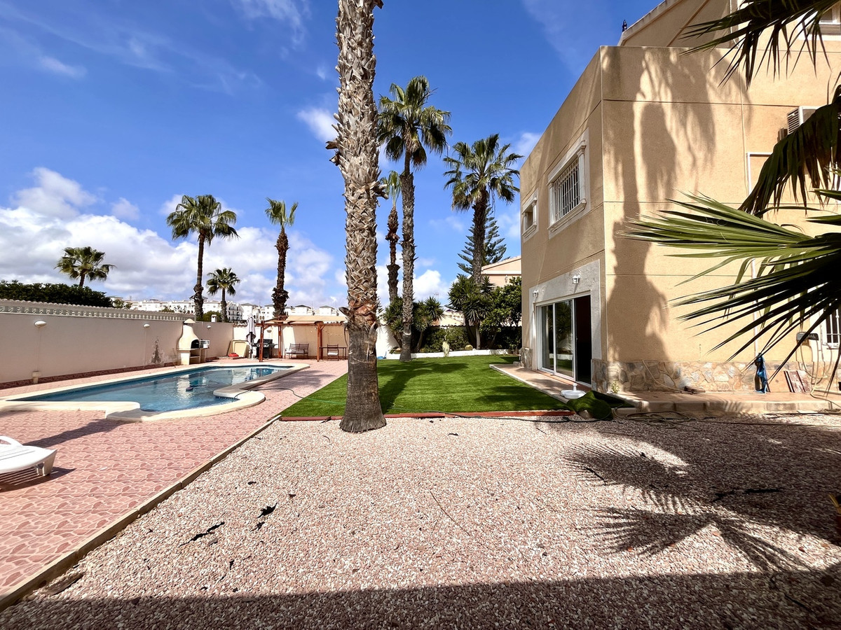 5-Bedroom Detached House in La Zenia, Orihuela Costa | Su... - Image 13