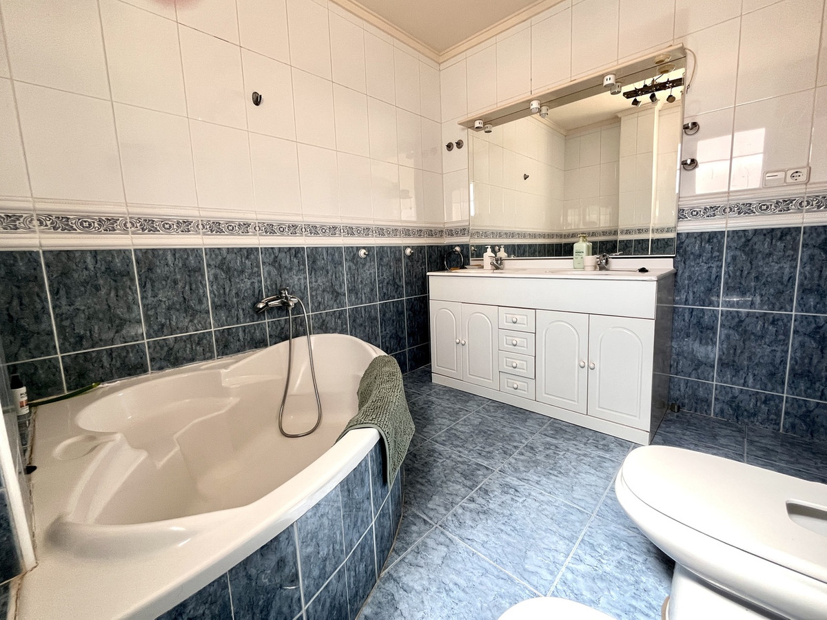 5-Bedroom Detached House in La Zenia, Orihuela Costa | Su... - Image 17