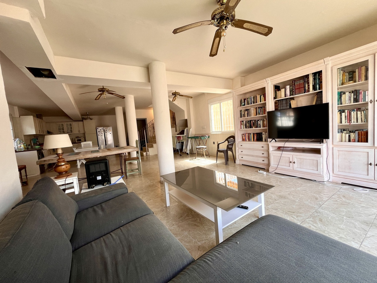 5-Bedroom Detached House in La Zenia, Orihuela Costa | Su... - Image 19