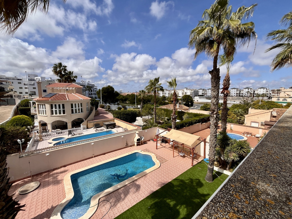 5-Bedroom Detached House in La Zenia, Orihuela Costa | Su... - Image 25