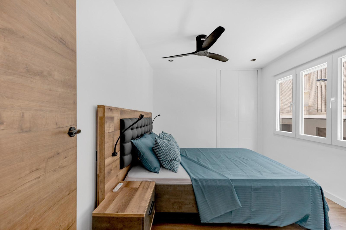 3-Bedroom Middle Floor Apartment in Playa Del Cura, Torre... - Image 17