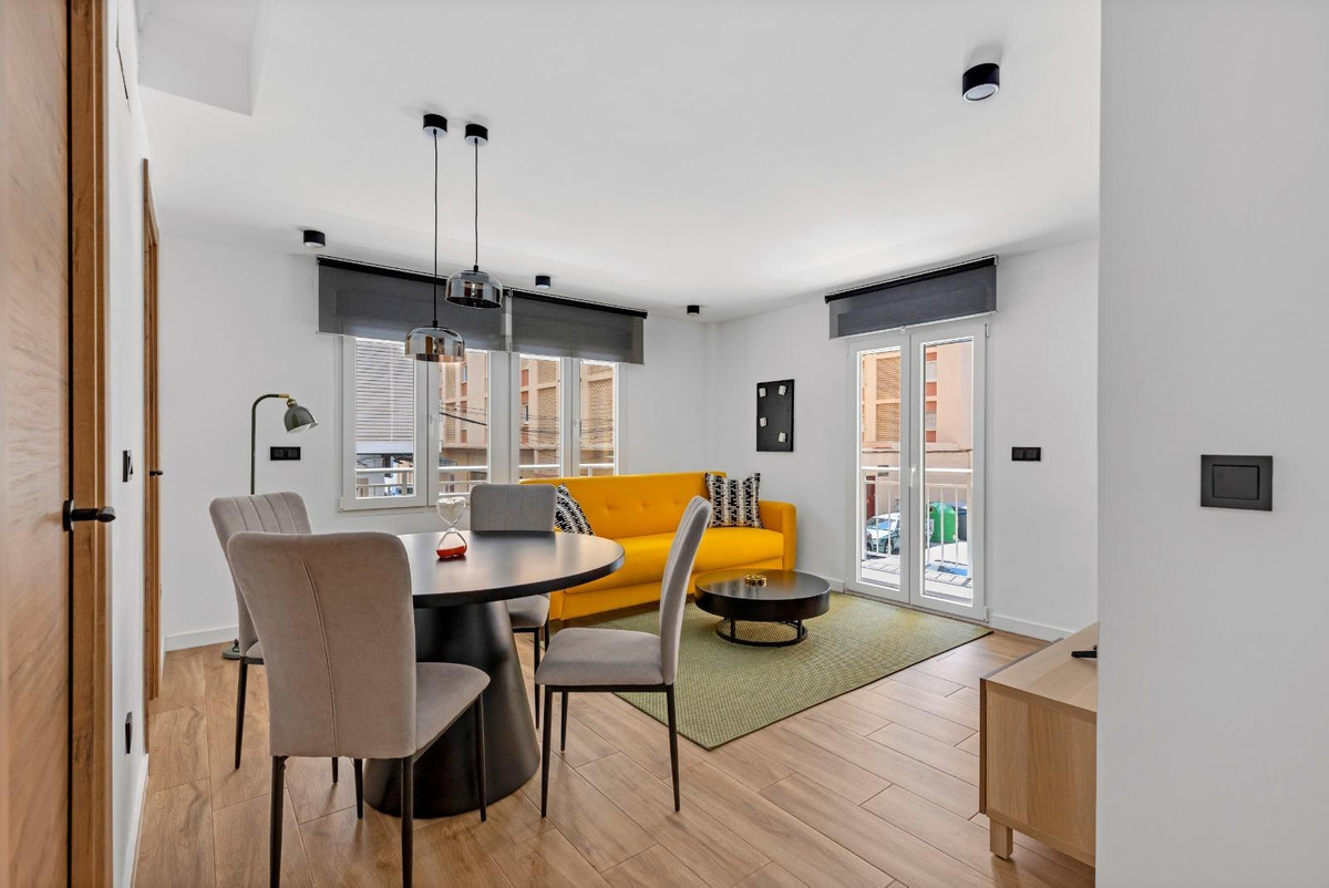 3-Bedroom Middle Floor Apartment in Playa Del Cura, Torre... - Image 3