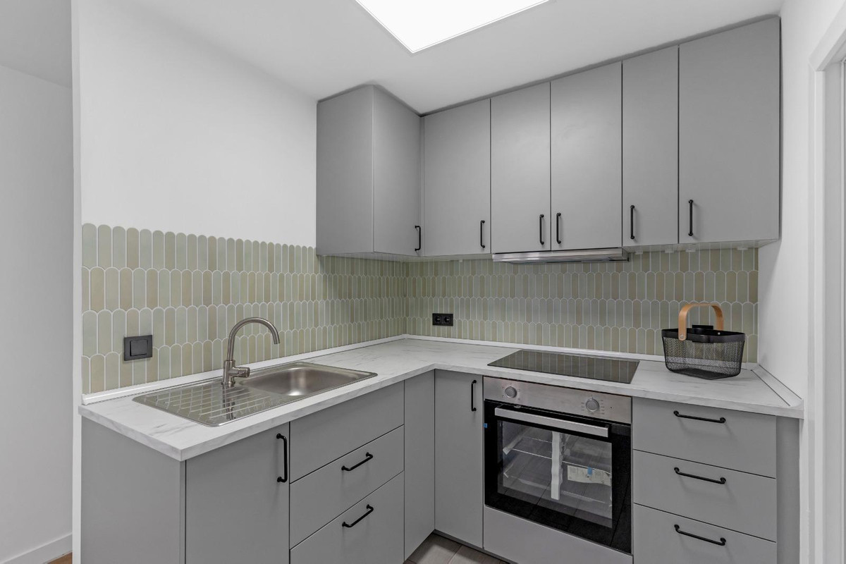 3-Bedroom Middle Floor Apartment in Playa Del Cura, Torre... - Image 4