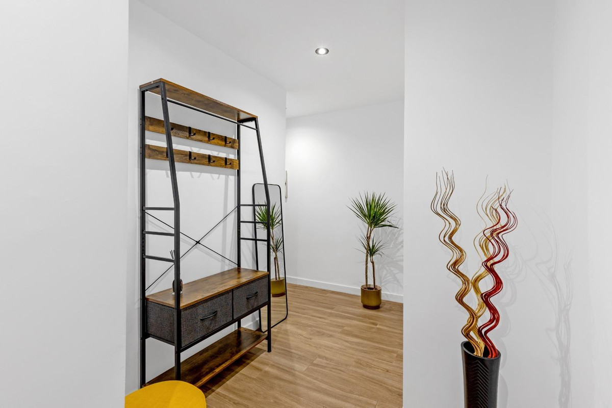 3-Bedroom Middle Floor Apartment in Playa Del Cura, Torre... - Image 8