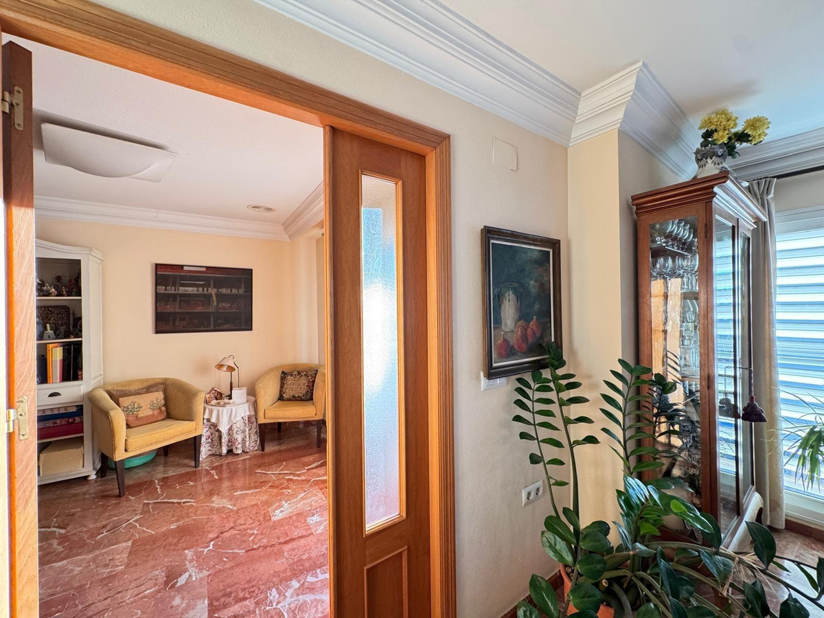 4-Bedroom Middle Floor Apartment in Torrevieja | Sunny C... - Image 14