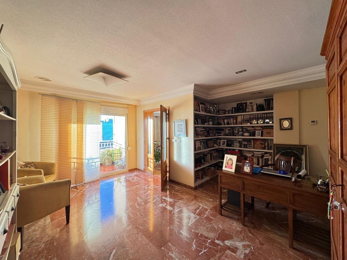 4-Bedroom Middle Floor Apartment in Torrevieja | Sunny C... - Image 16