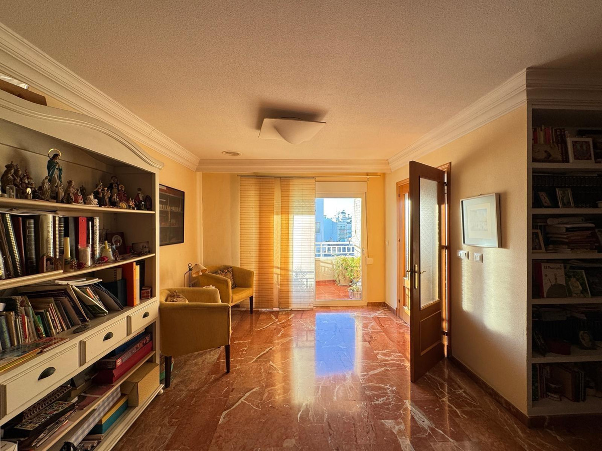 4-Bedroom Middle Floor Apartment in Torrevieja | Sunny C... - Image 17