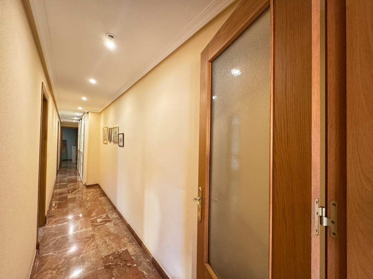 4-Bedroom Middle Floor Apartment in Torrevieja | Sunny C... - Image 19