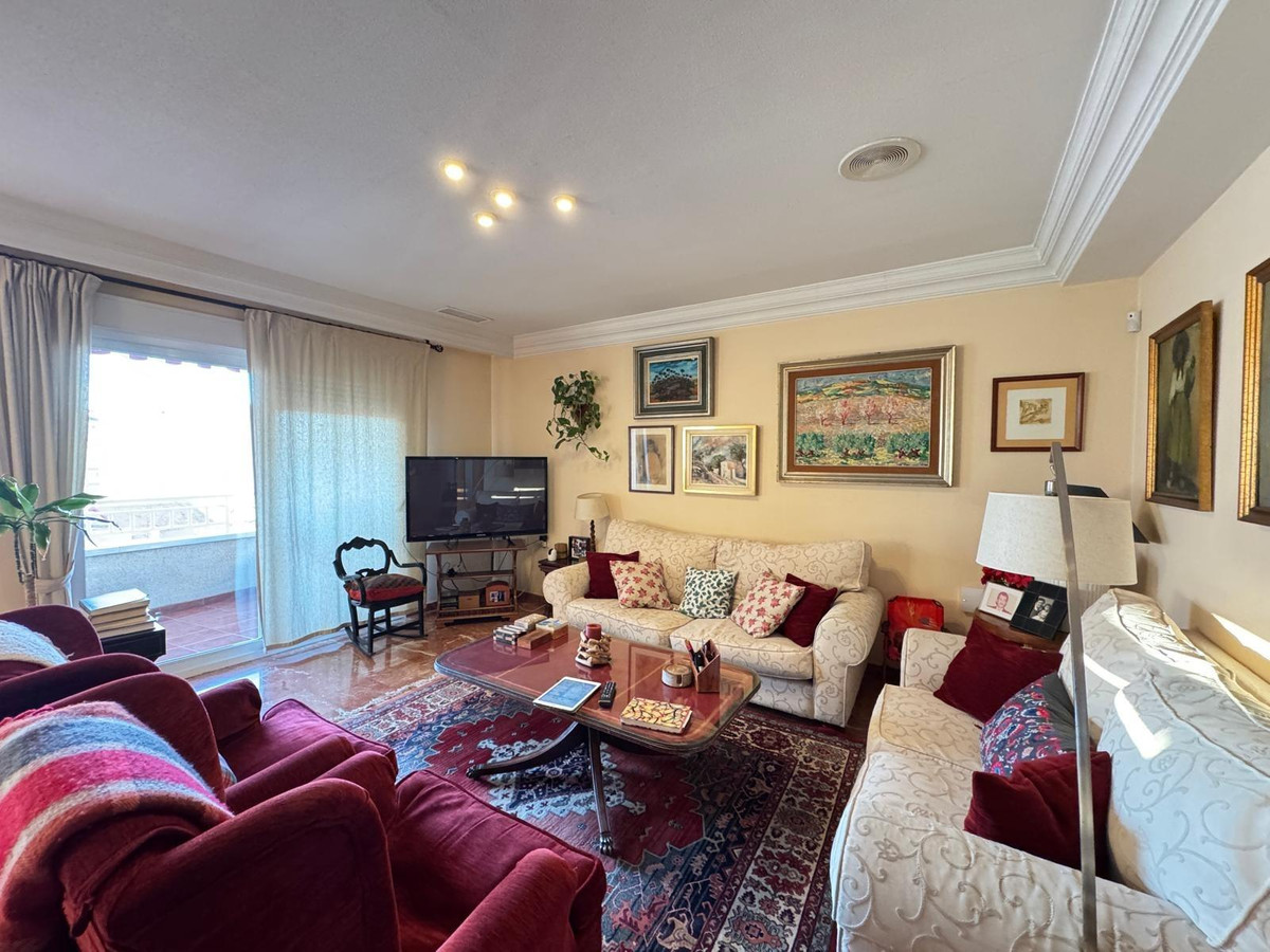 4-Bedroom Middle Floor Apartment in Torrevieja | Sunny C... - Image 4