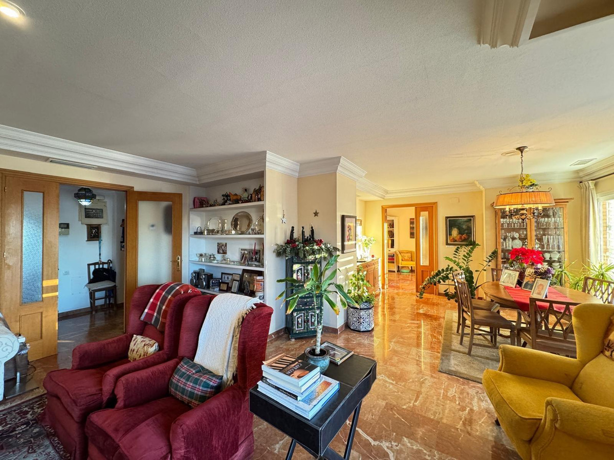 4-Bedroom Middle Floor Apartment in Torrevieja | Sunny C... - Image 5