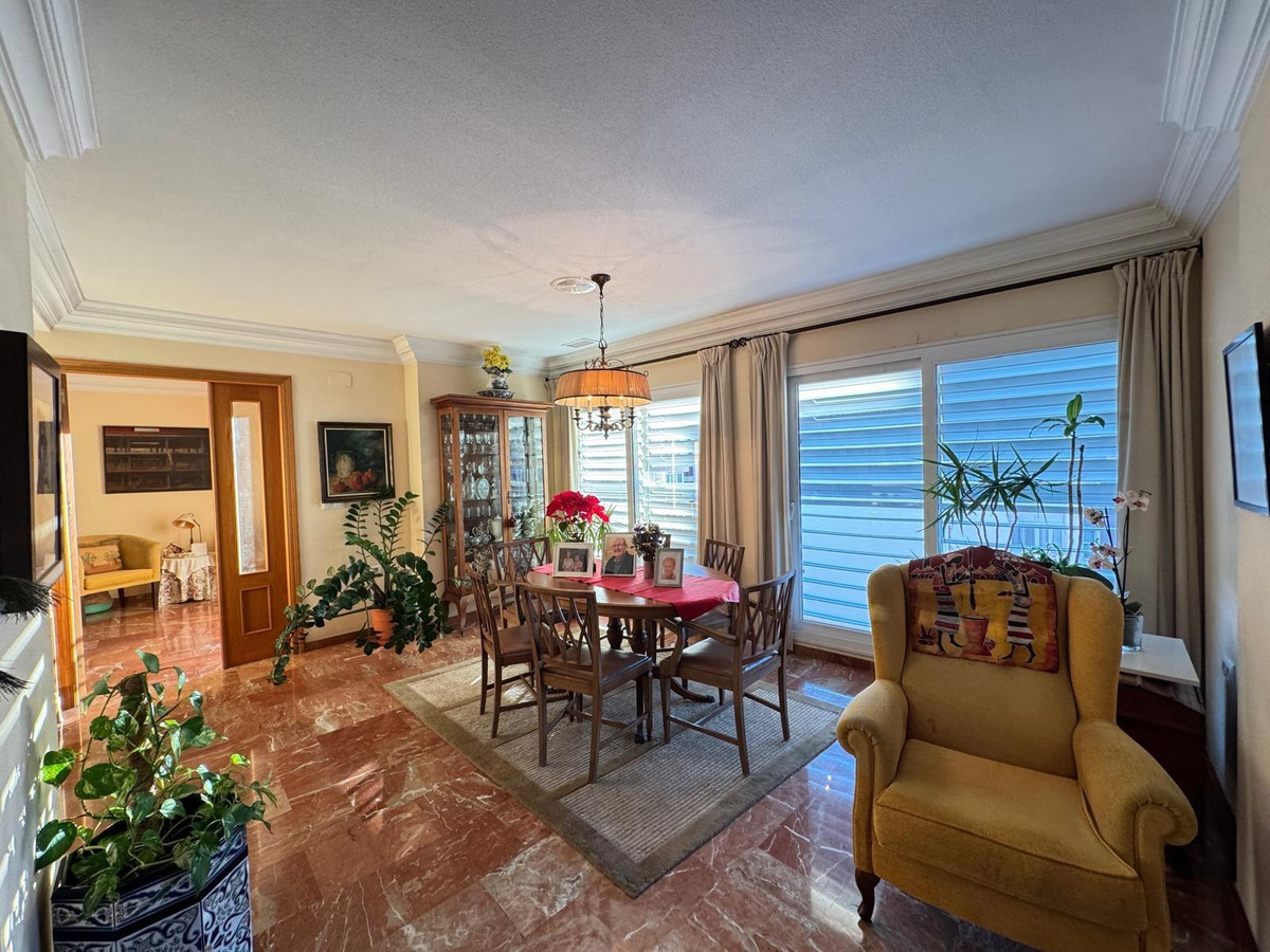 4-Bedroom Middle Floor Apartment in Torrevieja | Sunny C... - Image 7