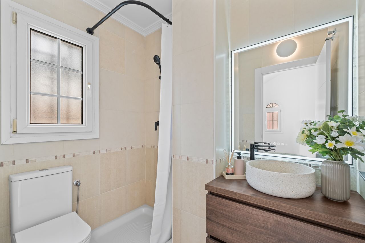 3-Bedroom House in Villamartin, Orihuela Costa - Image 18