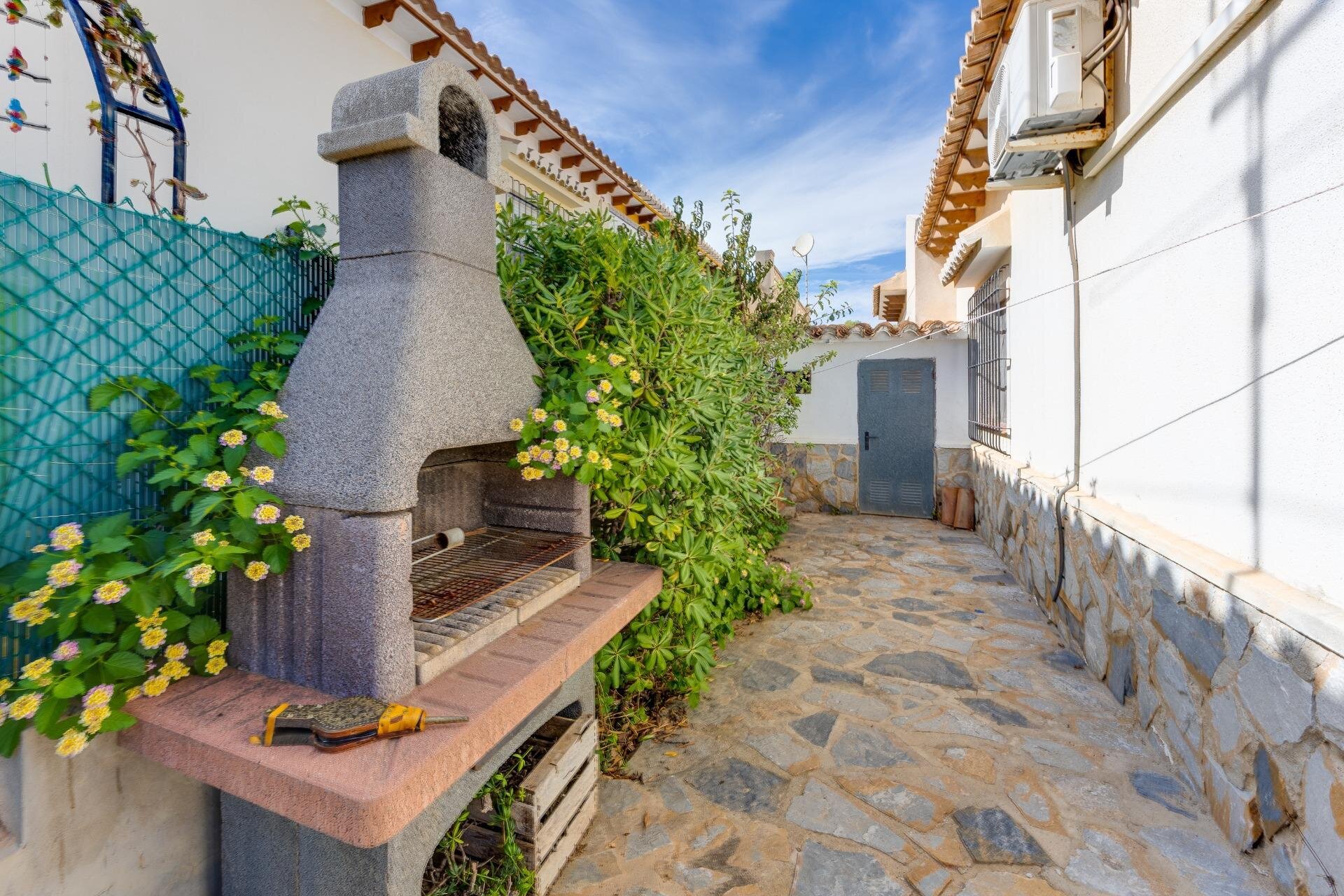 2-Bedroom Bungalow in Los Balcones, Torrevieja - Image 4